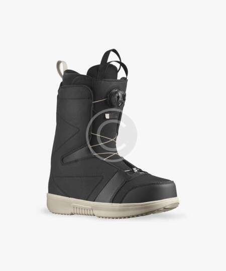 Snowboarding boots